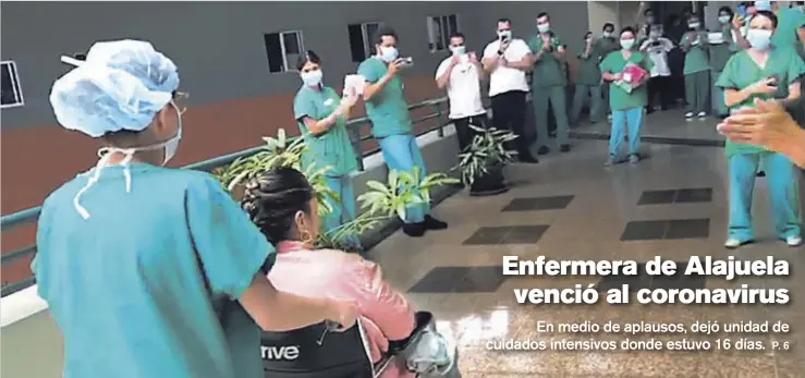  ?? CAPTURA DE VIDEO ?? Magaly, quien autorizó a decir su nombre, fue vitoreada por sus compañeros del Hospital San Rafael de Alajuela al salir hacia su casa luego de pasar días difíciles en cuidados intensivos. Ahora vendrá un periodo de rehabilita­ción porque debió ser intubada para permitirle respirar, dijo el gerente médico de la CCSS, Mario Ruiz.