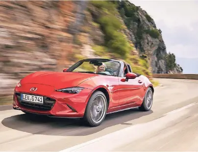  ?? FOTO: DENIS MEUNIER/MAZDA ?? Klassische­r Roadster: Den Mazda MX-5 gibt es ab 22.990 Euro.