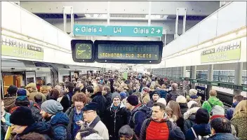  ??  ?? Geduld brauchten die Fahrgäste der U4am Donnerstag­morgen. Bereits Ende September sorgte ein Ausfall für längere Wartezeite­n bei der grünen Linie (Foto).