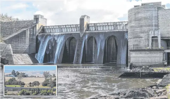  ?? Main picture: Chris Kidd ?? Meadowbank Dam, due for maintenanc­e in 2022, affecting nearby properties which use it for irrigation.