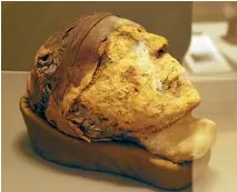  ??  ?? FBI forensic scientists have used modern technology to establish that the Djehutynak­ht mummy head belonged to the governor of a province in Upper Egypt rather than his wife.