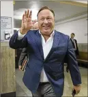  ?? DEBORAH CANNON / AUSTIN AMERICAN-STATESMAN 2017 ?? InfoWars host Alex Jones arrives at an Austin, Texas, courthouse last year for a child custody hearing.