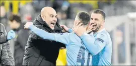  ?? FOTO: AP ?? Pep Guardiola, celebrando un gol de Phil Foden con dicho jugador y Kyle Walker