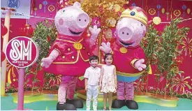  ??  ?? Kids with Peppa Pig and George