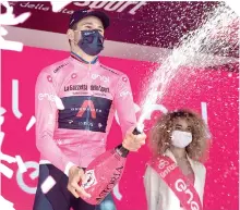  ??  ?? Filippo obtuvo la primera maglia rosa de la tradiciona­l prueba ciclista.