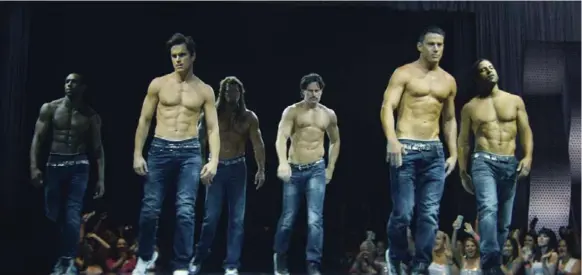  ?? CLAUDETTE BARIUS/WARNER BROS. ?? That’s Channing Tatum fronting the men of Magic Mike XXL, which doesn’t quite measure up to the original. Matthew McConaughe­y is sorely missed in this one, writes Peter Howell.