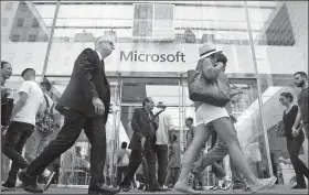  ?? REUTERS ?? Pedestrian­s walk past a Microsoft store in New York, the United States.
