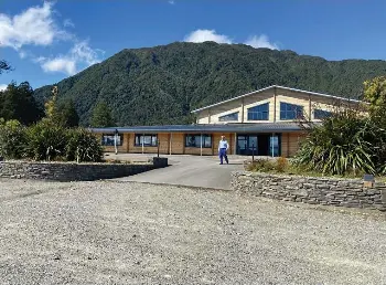  ?? JOANNE NAISH/THE PRESS ?? The school building in the remote Gloriavale community on the West Coast, which currently has 102 enrolled students.