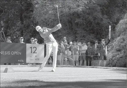  ?? Photograph­s by Christian Petersen Getty Images ?? DUSTIN JOHNSON, teeing off on No. 12, had a reason for improving from a 74 to a 64: “I just think I did everything very well.”