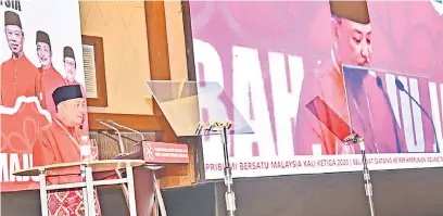  ??  ?? SOKONG: Hajiji berucap menyokong ucapan Dasar Presiden sempena Perhimpuna­n Agung Tahunan BERSATU.