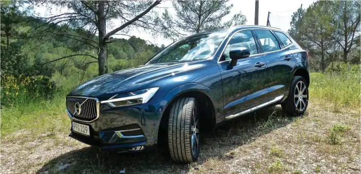  ??  ?? PROPORTION­ER. XC60 upplevs av många som en designmäss­igt mera sammanhäng­ande modell än storebror XC90.