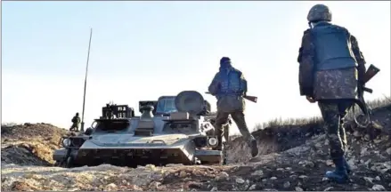  ?? SERGEI SUPINSKY/AFP ?? Ukrainian soldiers man a position on the front line near the small eastern Ukrainian city of Kurakhove, in the Donetsk region, on March 11, 2015.