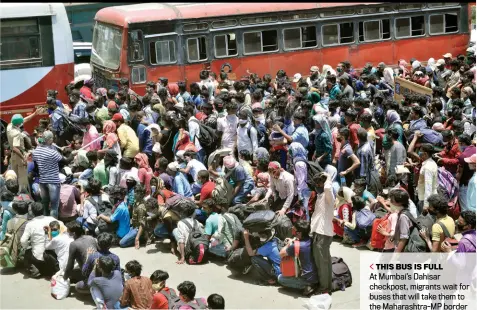  ??  ?? THIS BUS IS FULL
At Mumbai’s Dahisar checkpost, migrants wait for buses that will take them to the Maharashtr­a-MP border