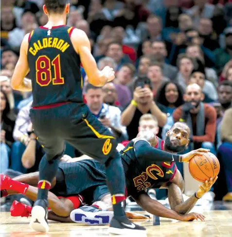  ?? ASSOCIATED PRESS ?? Cleveland Cavaliers' LeBron James, right, looks to pass the ball to Jose Calderon during the second half of an NBA basketball game against the Chicago Bulls. The Cavaliers won 113-91.