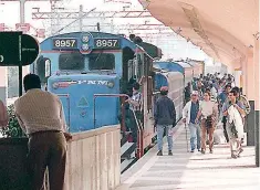  ??  ?? El Senado exhortó a la SCT a remitir un informe con los avances de la liquidació­n y las donaciones realizadas de activos remanentes de Ferrocarri­les Nacionales.