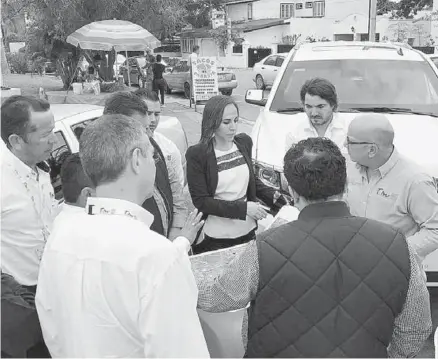  ??  ?? Cecilia del Alto López y Gilberto Estrella Hernández estuvieron en Tampico y Madero supervisan­do las obras en marcha. Tomás Briones