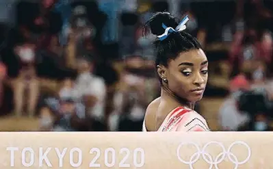  ?? LIONEL BON VENTURE /  FP ?? Simone Biles, estrella dels Jocs de Tòquio el 2020, poc abans de la final de barra d’equilibri