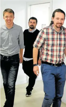  ?? Foto: Efe ?? Ramón Espinar, entre Errejón y Pablo Iglesias.