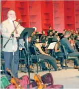  ?? F.E. ?? El ministro de Cultura, Pedro Vergés, presentó en Santiago la primera Orquesta Sinfónica Infantil de esa ciudad.