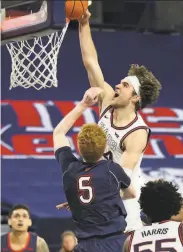  ?? William Mancebo / Getty Images ?? Jabe Mullins of St. Mary’s can’t stop Corey Kispert of topranked Gonzaga in Spokane, Wash.