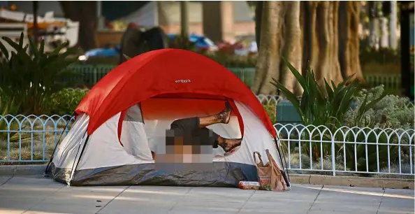  ??  ?? attorney Theodore B Olson has launched an appeal that could restore los angeles’ authority to clear street encampment­s at night. — Photos: Tns