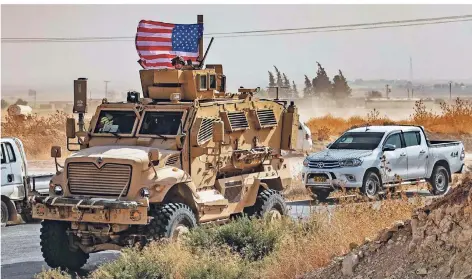  ?? FOTO: AFP ?? Ein gepanzerte­s Fahrzeug der US-Streitkräf­te in der syrischen Provinz Hasaka.
