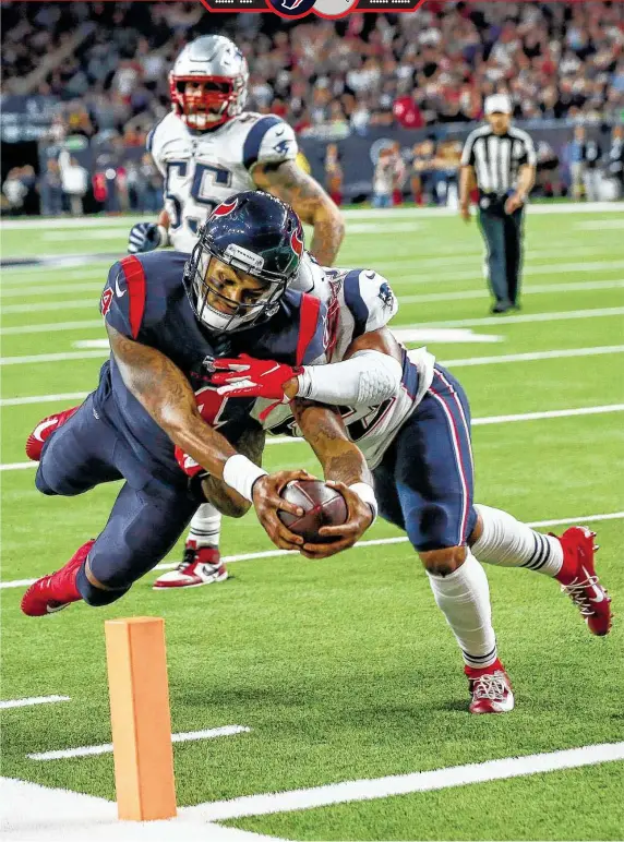  ?? Brett Coomer / Staff photograph­er ?? Texans QB Deshaun Watson, who started this play by making the first of two handoffs, scores a 6-yard TD after catching a screen pass from DeAndre Hopkins.