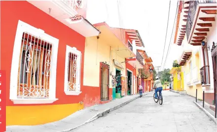  ??  ?? El temor de los ciudadanos es que la ciudad se convierta en un foco rojo e impacte negativame­nte en la actividad turística