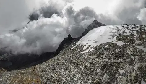  ?? ?? This 16 April 2019 photo shows an aerial view of the Humboldt glacier, in Merida, Venezuela.