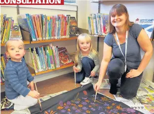  ??  ?? Having fun Ciaran (2) and Niamh (5) Lundy from Blairgowri­e enjoyed the painting with Jade Lowery from Blairgowri­e Library