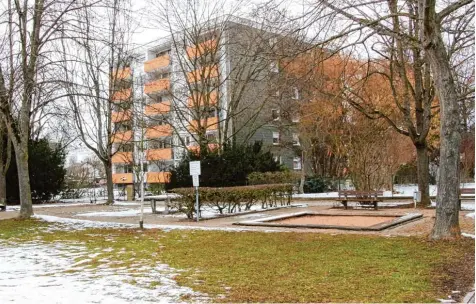  ?? Foto: Dieter Mack ?? Dort, wo jetzt ein Spielplatz ist, könnte in Zukunft ein neues Gebäude entstehen: Der Bauausschu­ss des Nördlinger Stadtrates hat den entspreche­nden Bebauungsp­lan im Herk heimer Viertel geändert.