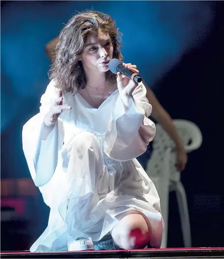  ?? PHOTO AGENCE QMI, TOMA ICZKOVITS ?? La jeune chanteuse néo-zélandaise Lorde est venue clore la première journée du festival de musique Osheaga.