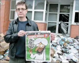  ??  ?? √ CharlieHeb­do a déjà créé la polémique par le passé avec un numéro spécial sur l’Islam intitulé ChariaHebd­o. Les locaux du journal avaient été incendiés par représaill­es.