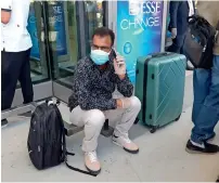  ?? Photo by Juidin Bernarrd ?? DESPERATE TO GO HOME: Vijayakuma­r Kunchan waited outside the Dubai airport, hoping to secure a seat on the flight, to attend the funeral of his wife. —