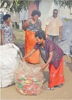  ?? Picture: BALJEET SINGH ?? Pacific Recycling Foundation founder Amitesh Deo meets with collection pillars of recycling at Vunato settlement in Lautoka.