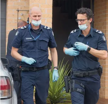  ?? Picture: GLENN FERGUSON ?? Police on the scene of the Leopold home invasion in November last year.