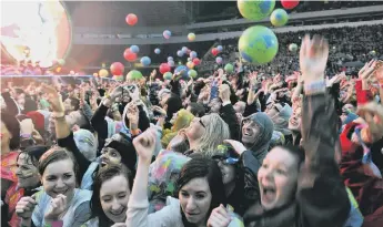  ??  ?? The Coldplay crowd.