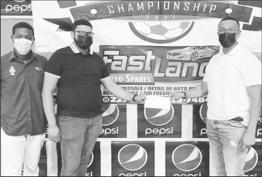  ?? ?? Fast Lane Auto Spares’ General Manager, in the presence of Alwin Padmore, hands over the sponsorshi­p cheque to Kashif Muhammad (right) for the K&S Futsal tournament.