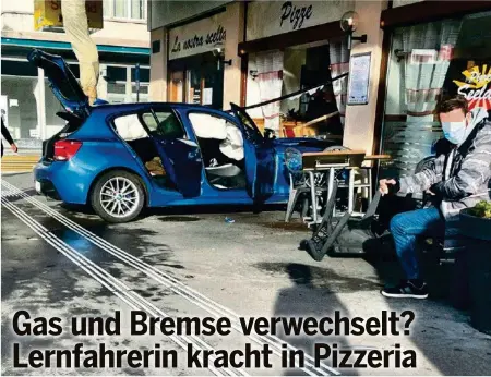  ?? LEMATIN.CH/VINCENT DONZÉ ?? Beim Unfall in Biel sind gestern Morgen zwei Fussgänger schwer verletzt worden.