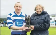  ?? Photo: Neil Paterson ?? PRESENTATI­ON: Lady Macpherson presents the Sir Tommy Macpherson Memorial Trophy to Cameron Binnie, captain
of Newtonmore.