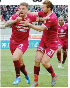  ?? LPS ?? L’esultanza di Denis, a sinistra, e Rubin, autori dei gol della Reggina