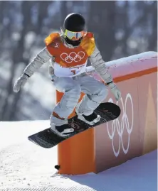  ?? Gregory Bull / Associated Press ?? Jamie Anderson runs the course in the women’s slopestyle final at Phoenix Snow Park in Pyeongchan­g, South Korea.