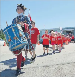  ?? GREG MCNEIL/CAPE BRETON POST ?? Drummer Marcus Garland, a member of the volunteer associatio­n with Fortress of Louisbourg, led students at Marion Bridge Elementary from their school to a nearby war memorial on Monday. Many of the students carried Canadian flags they created as part...