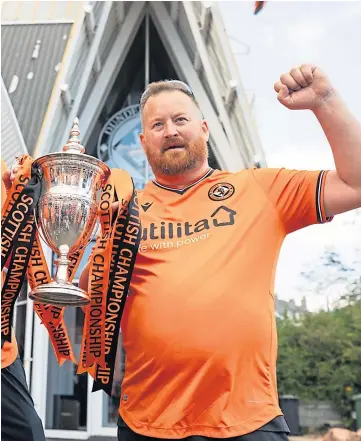  ??  ?? FAN OF THE YEAR: Above: Paul Mcnicoll and Andy Crichton reach Tannadice at the end of their fundraisin­g walk; below: Paul with fellow Dode Fox Podcast presenter Ronny Costello.