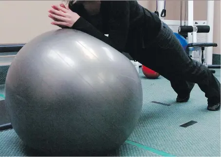  ?? JON MURRAY ?? A study notes a dearth of informatio­n supporting the practice of training on unstable surfaces, such as exercise balls.