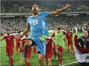  ??  ?? L’équipe de Syrie après son match nul miraculeux (2-2) en Iran, en septembre.