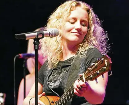  ?? Foto: Agentur ?? Christina Rommel ist Musikerin aus Leidenscha­ft – und Genussbots­chafterin in Thüringen.