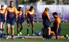  ??  ?? DUANE VERMEULEN shouts some instructio­ns to his teammates during a training session at Arcs Urayasu Park yesterday.
| Steve Haag Sports Hollywoodb­ets