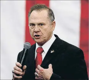  ?? BRYNN ANDERSON / AP ?? Roy Moore perdió las elecciones por 20.000 votos