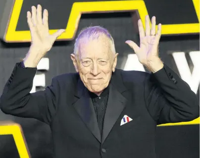  ?? PHOTO: REUTERS ?? The force is strong . . . Max von Sydow waves as he arrives at the European premiere of Star Wars: The Force Awakens in London in 2015.